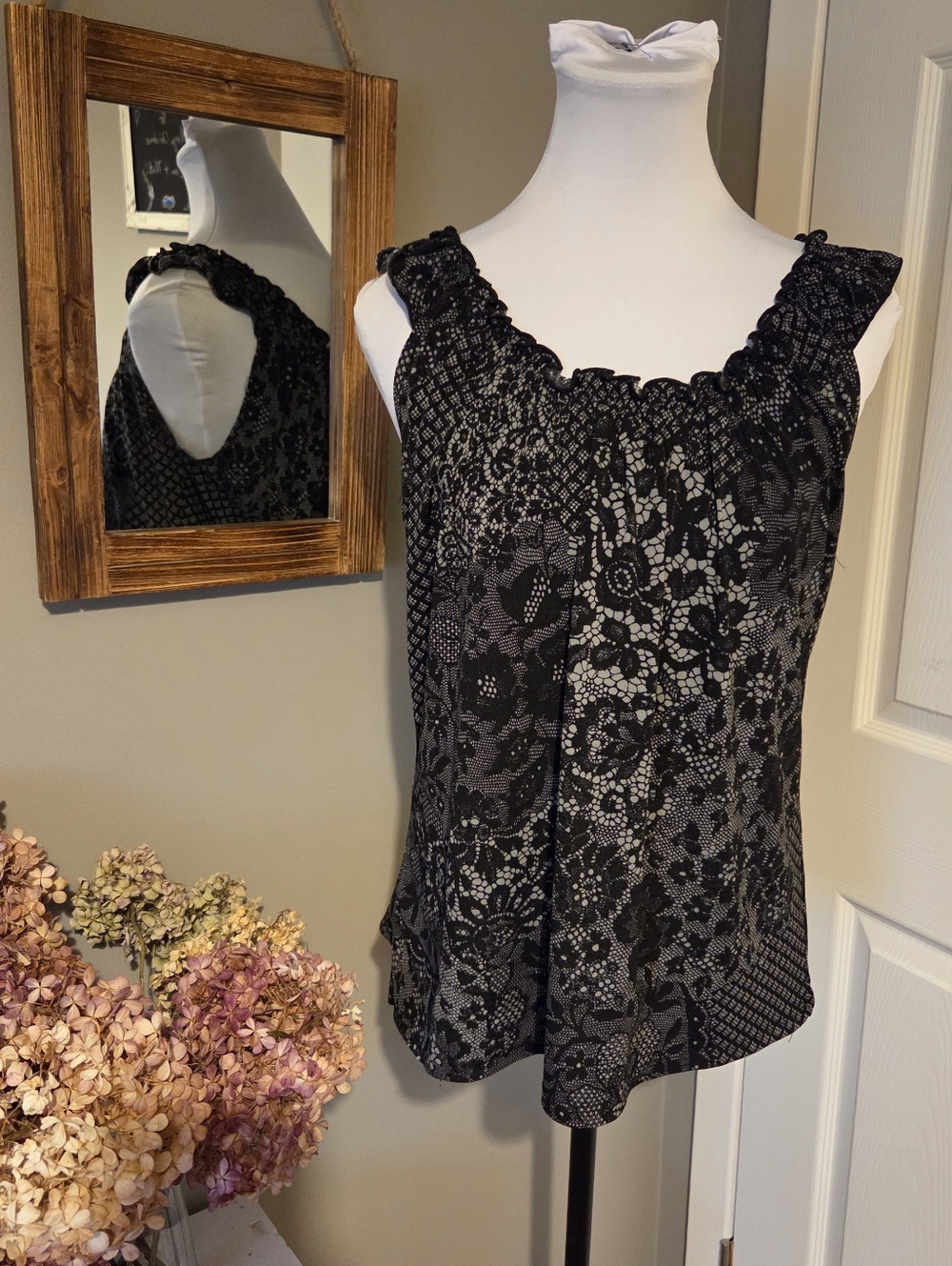Black Patterned Lace-Effect Sleeveless Tank Top